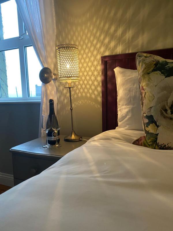 Double Room with Private Bathroom image 1