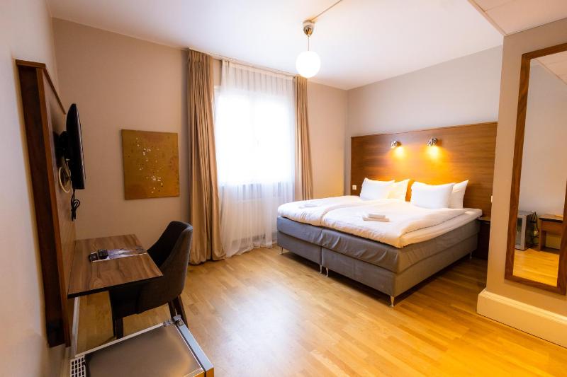 Double Room image 4