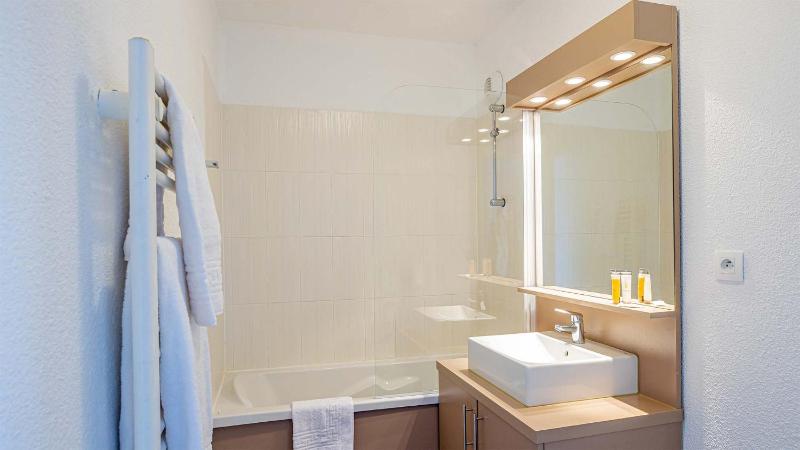 Three-Bedroom Apartment (8 Adults) image 3