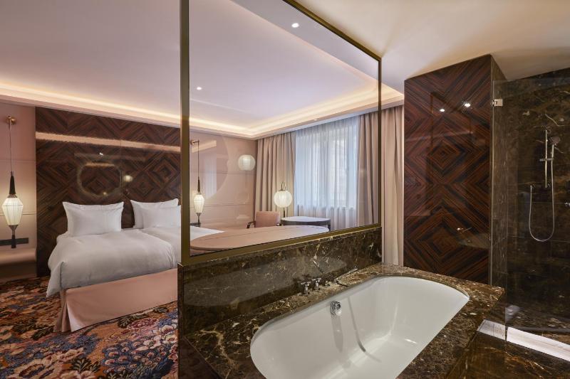 Grandiose Lamee Room image 3