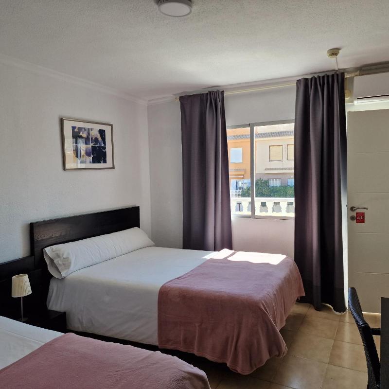 Double or Twin Room image 3