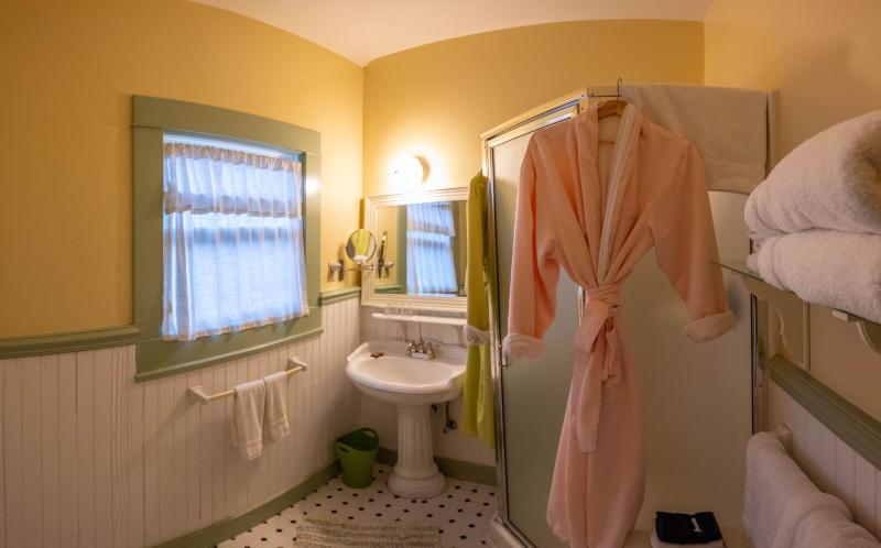 Queen Room image 1