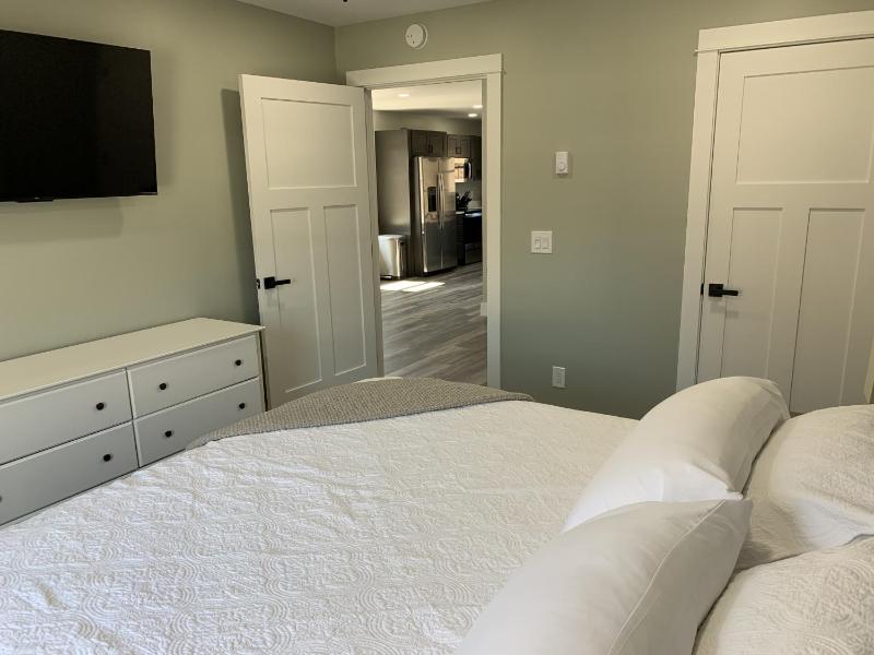 One-Bedroom Apartment image 4