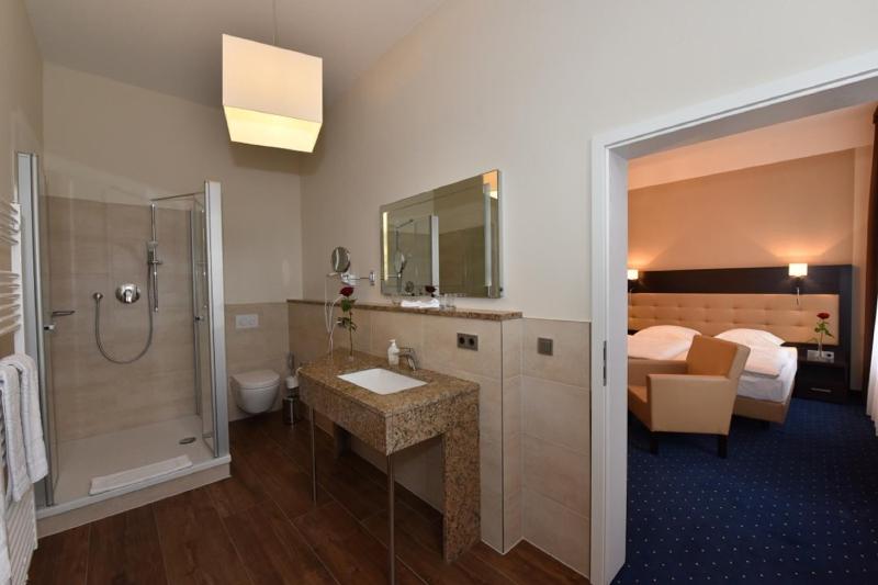 Deluxe Room image 2