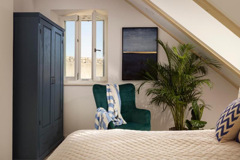 One-Bedroom Suite image 1
