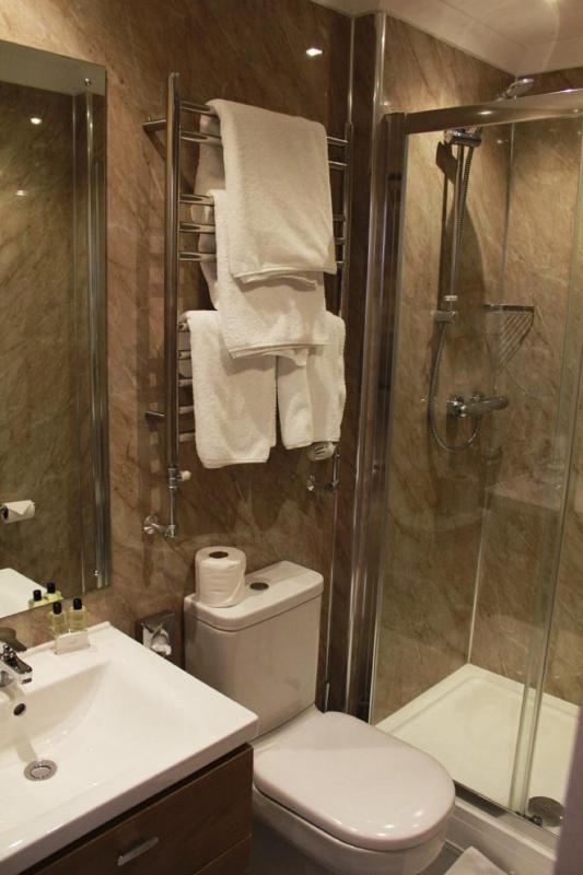 Small Twin Room image 1