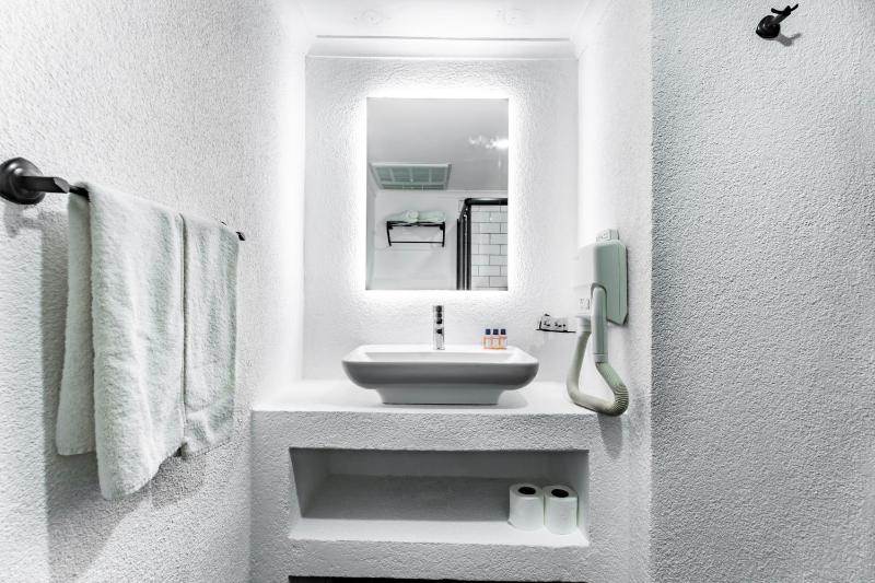 Standard Room with Sea View image 3