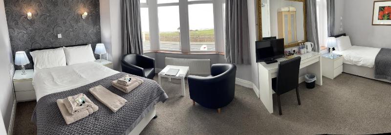 Superior Double Room with Sea View image 4