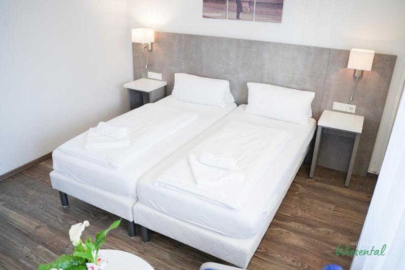 Double or Twin Room image 4