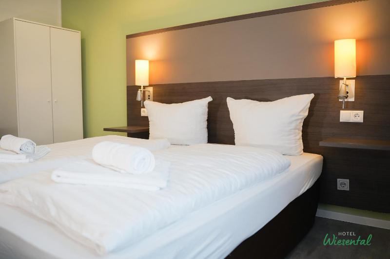 Double or Twin Room image 3