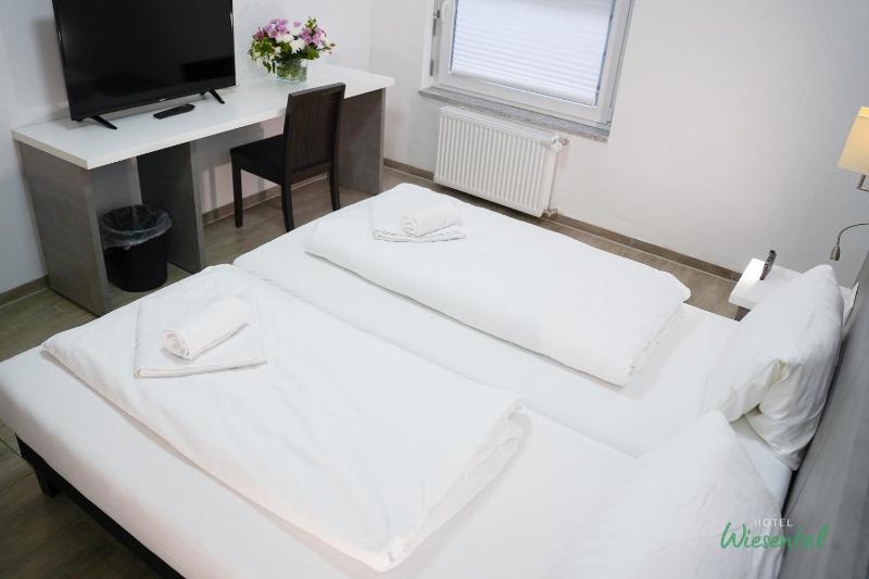 Economy Double or Twin Room image 3