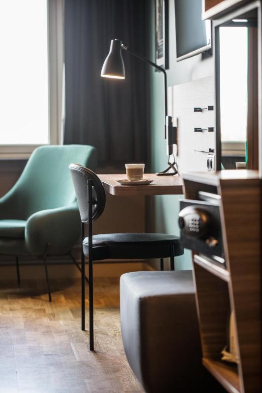 Superior King Room image 2