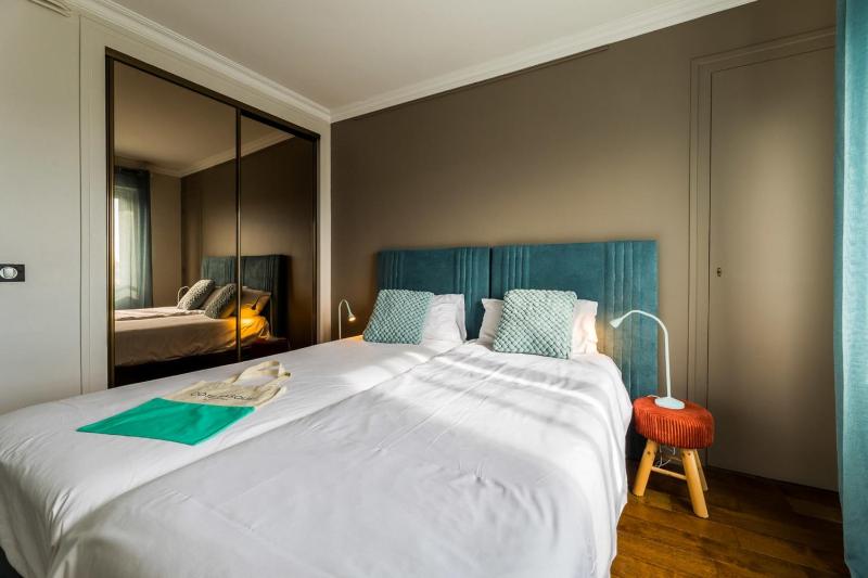 SKY KEYWEEK 2 bedroom sea view apartment in the center of Biarritz - image 2