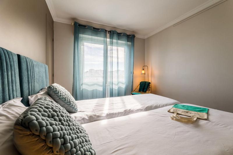 SKY KEYWEEK 2 bedroom sea view apartment in the center of Biarritz - image 23