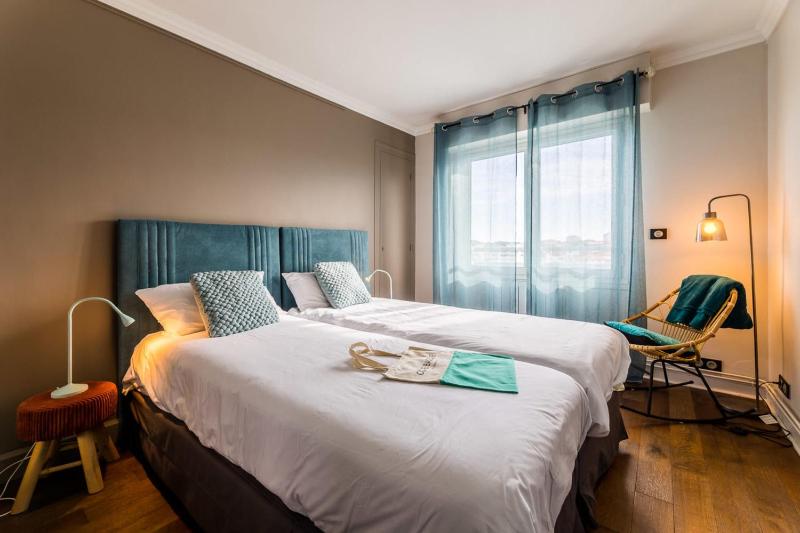 SKY KEYWEEK 2 bedroom sea view apartment in the center of Biarritz - image 19