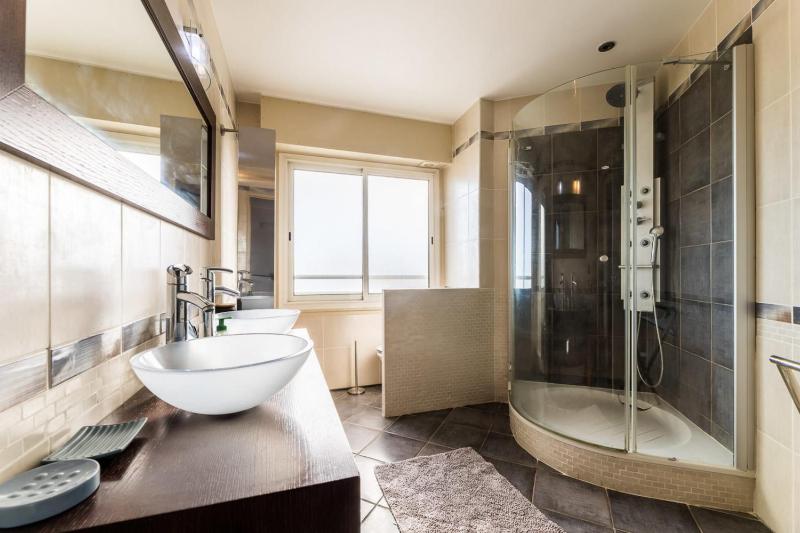 SKY KEYWEEK 2 bedroom sea view apartment in the center of Biarritz - image 26