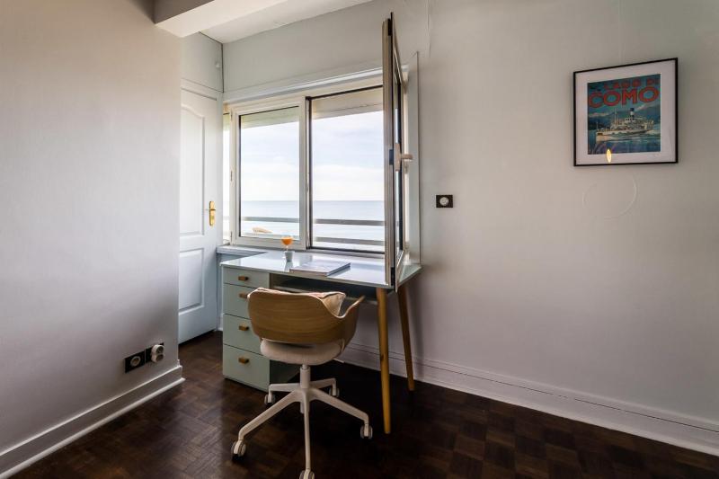 SKY KEYWEEK 2 bedroom sea view apartment in the center of Biarritz - image 22