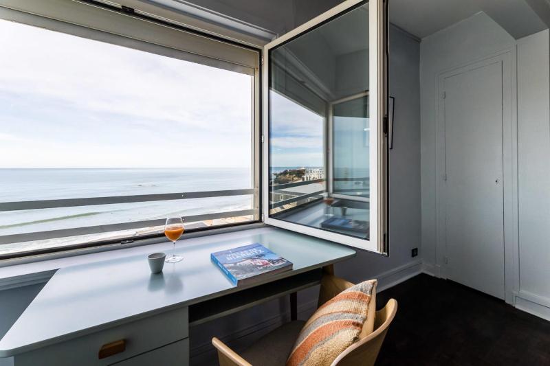 SKY KEYWEEK 2 bedroom sea view apartment in the center of Biarritz - image 12