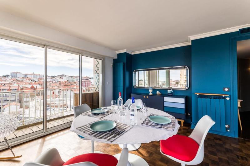 SKY KEYWEEK 2 bedroom sea view apartment in the center of Biarritz - image 6