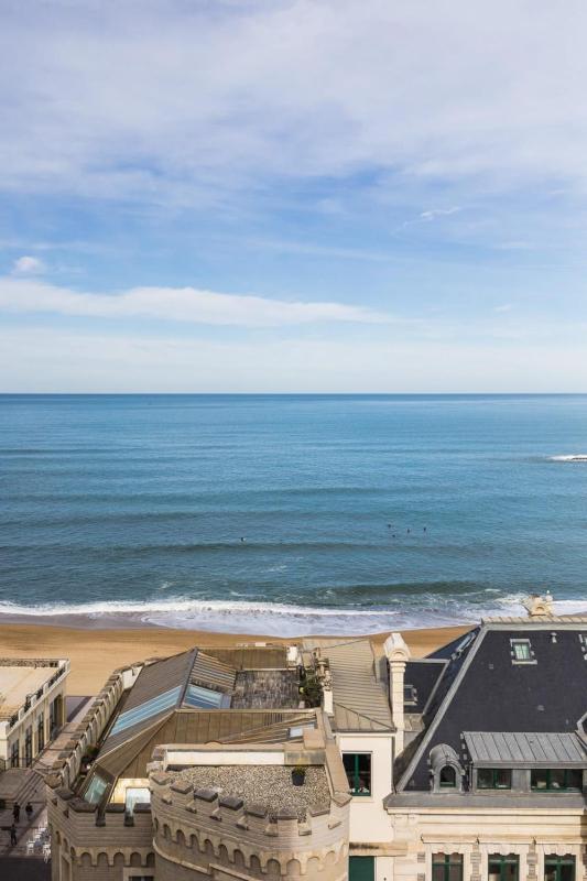 SKY KEYWEEK 2 bedroom sea view apartment in the center of Biarritz - image 7