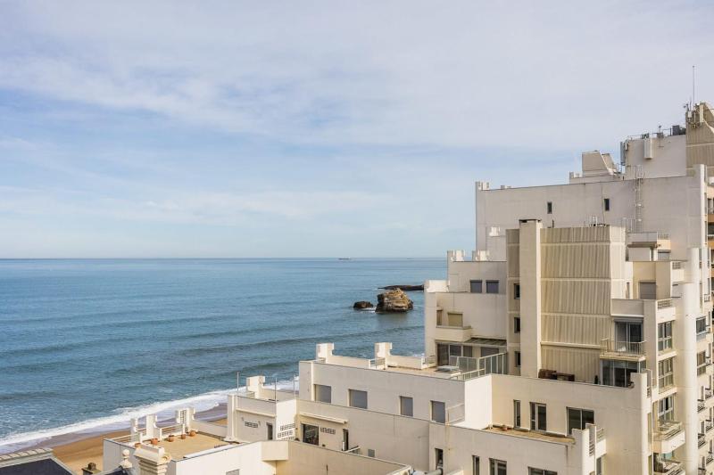 SKY KEYWEEK 2 bedroom sea view apartment in the center of Biarritz - image 28