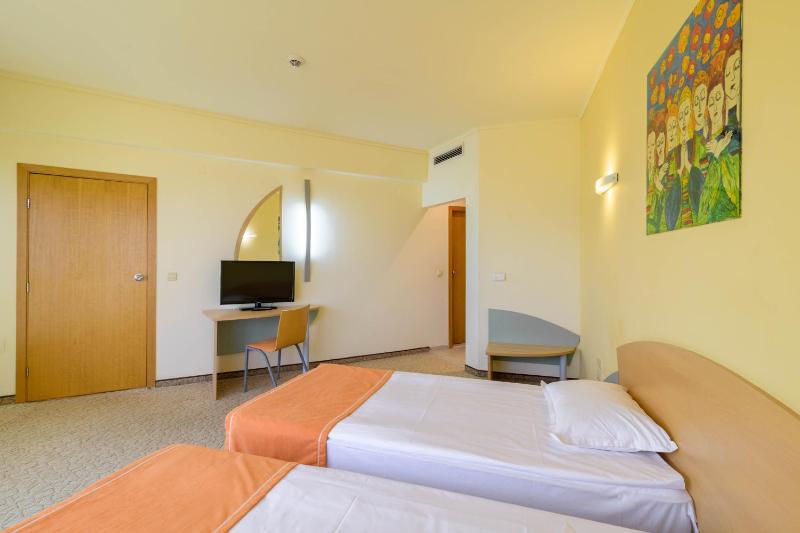 One-Bedroom Apartment with Balcony image 3