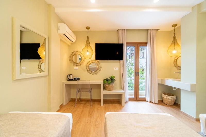 Standard Triple Room image 4