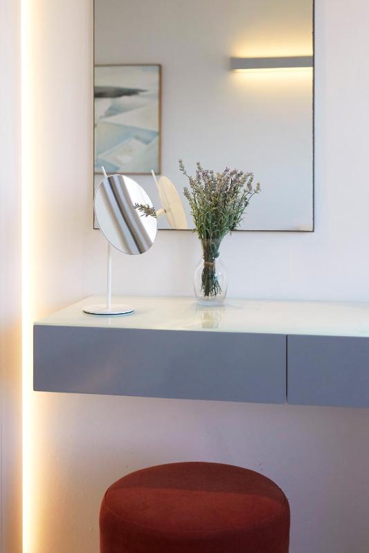 Red Suite with Heated Plunge Pool and Caldera View image 3