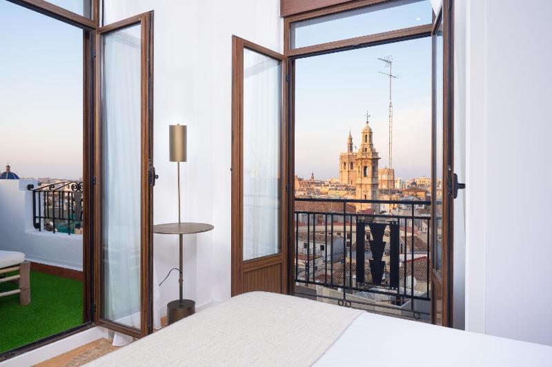 Valencia Luxury - Boutique Market - image 6