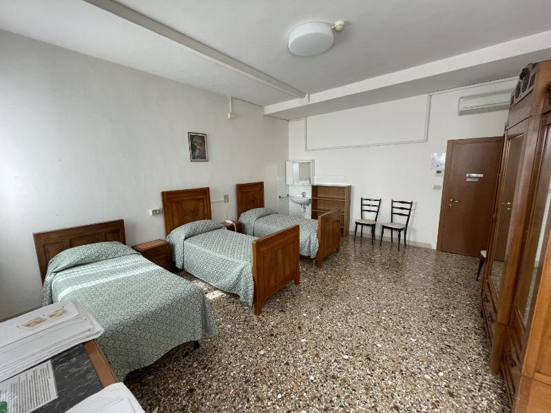 Triple Room with Private External Bathroom image 4