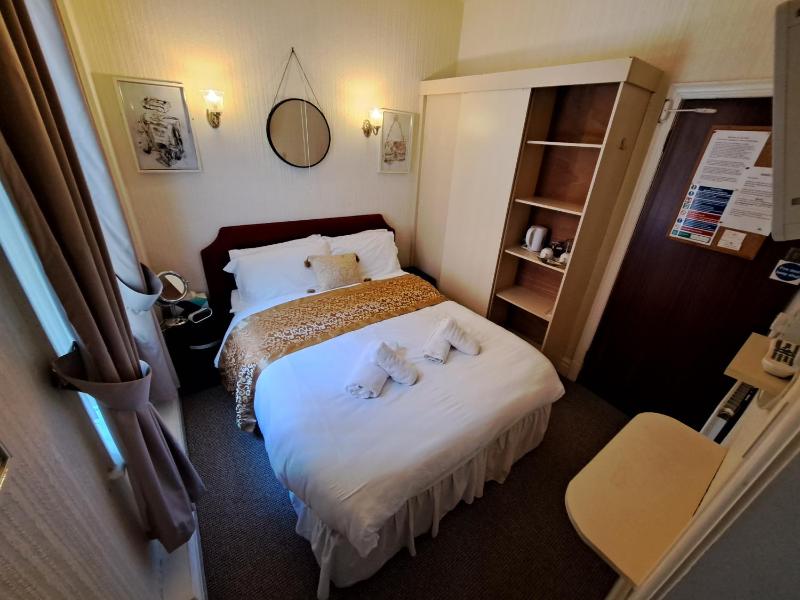 OYO Lily Hotel Blackpool - image 15