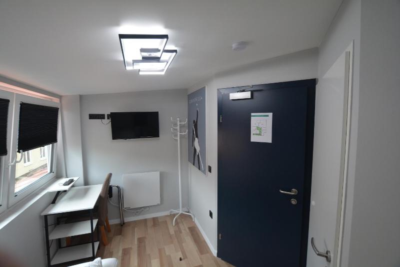 Single Room image 3