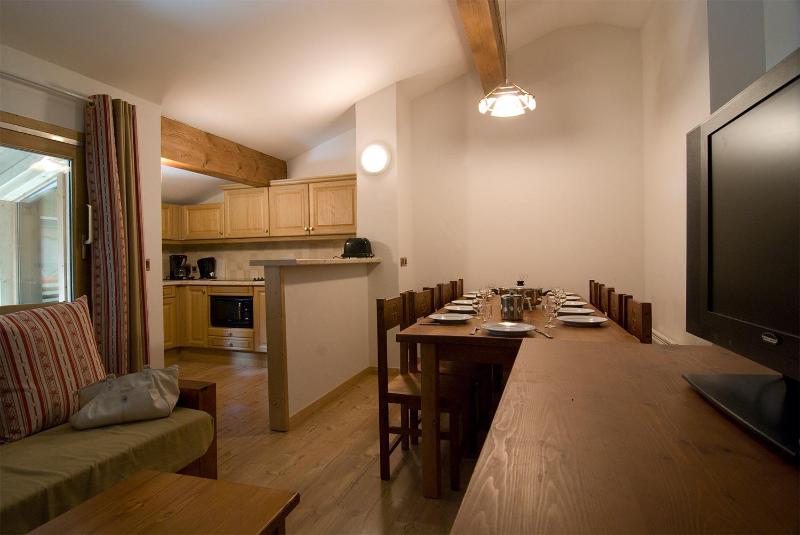 Three-Bedroom Apartment with Loggia (9 People) image 1