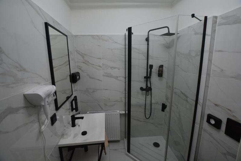 Double Room image 3