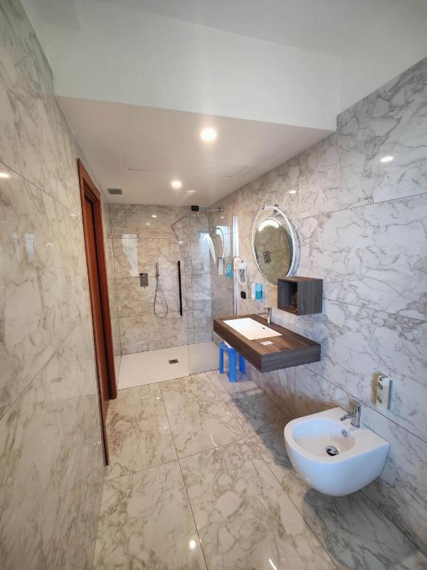 Double or Twin Room Ground Floor - Disability Access image 3