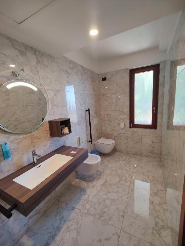 Double or Twin Room Ground Floor - Disability Access image 2