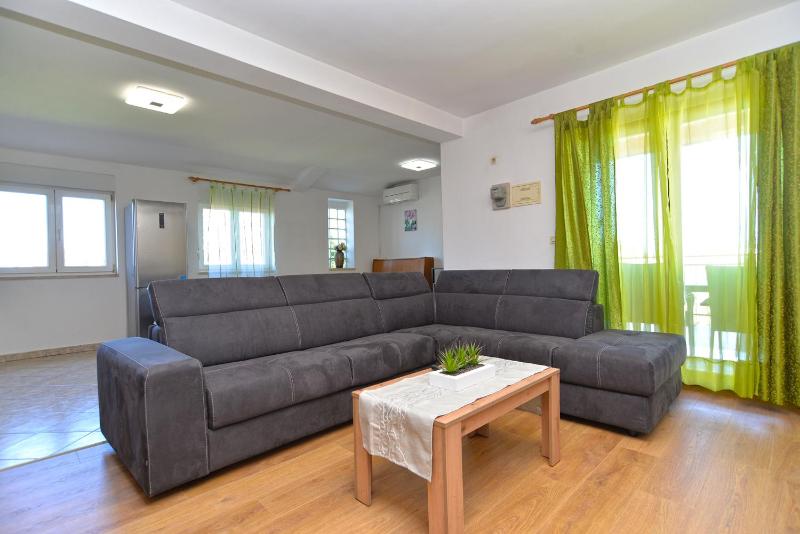 Apartment image 4