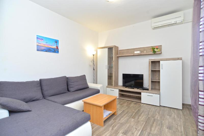 Apartment image 4
