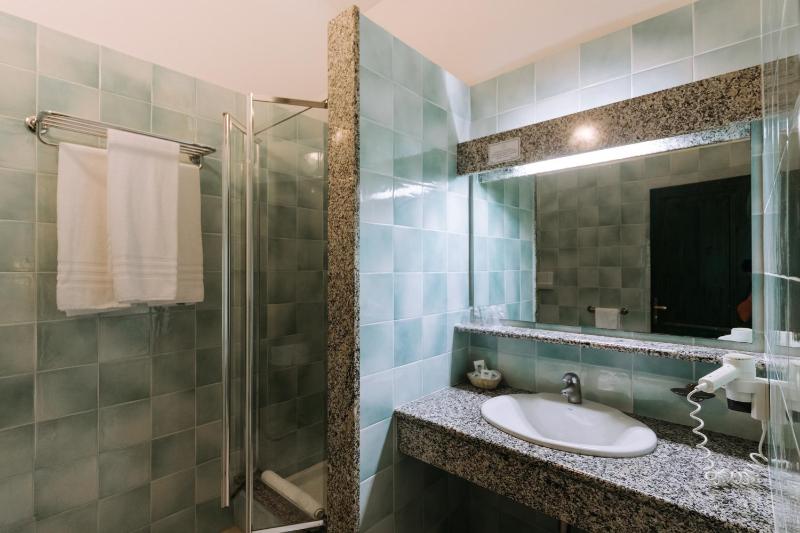 Double Room image 3