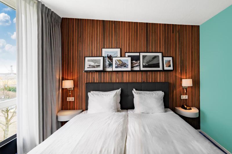 Twin Room image 4