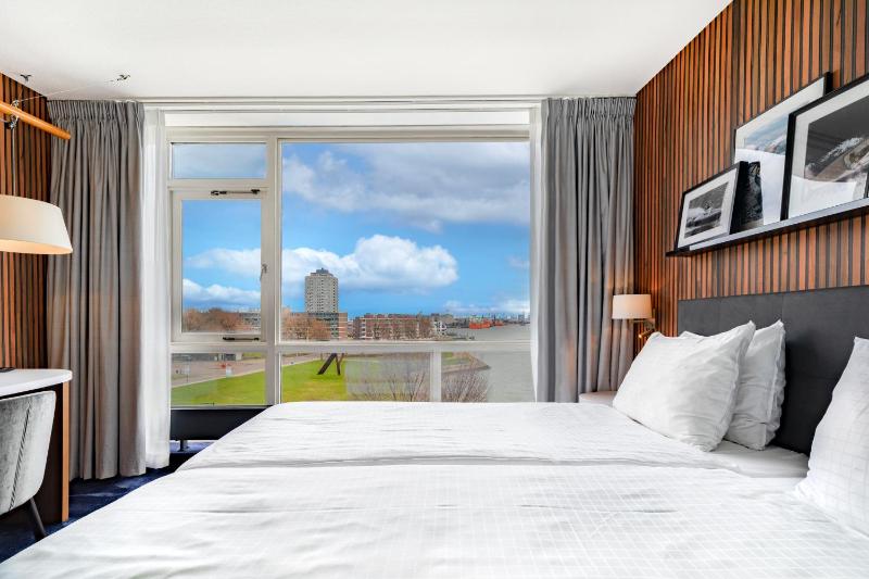 Twin Room with Partial River View image 1