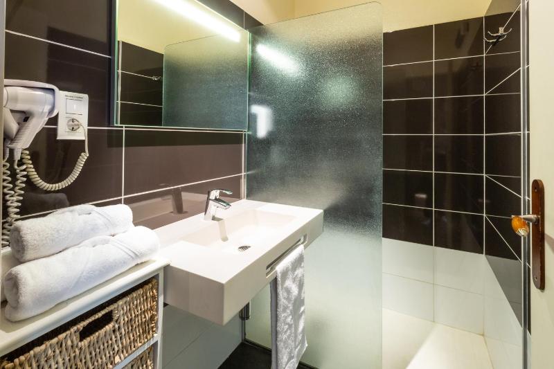 Superior Double Room image 3