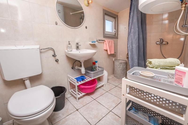 One-Bedroom Apartment image 4