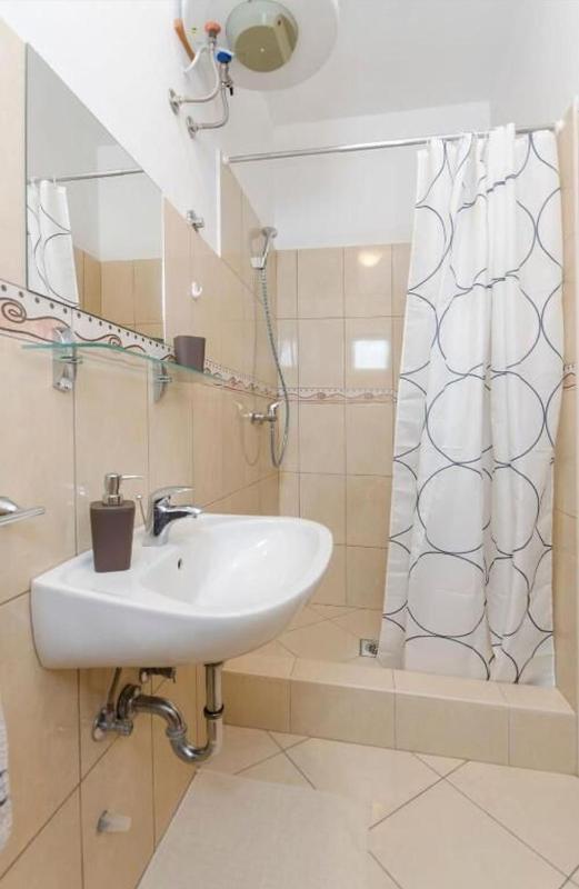 One-Bedroom Apartment with Balcony image 3