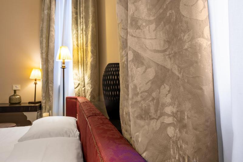 Superior Double Room with Extra Bed image 3