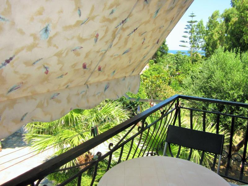 Double Room with Balcony image 3