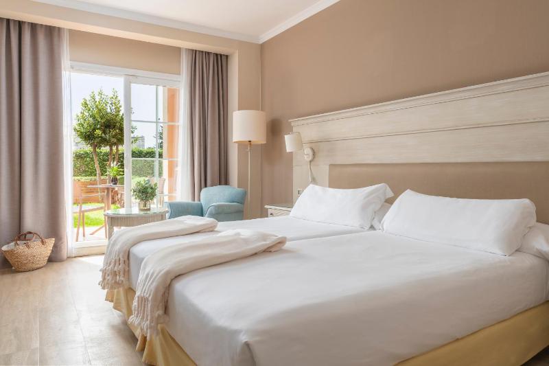 Double Room with Garden View  image 1