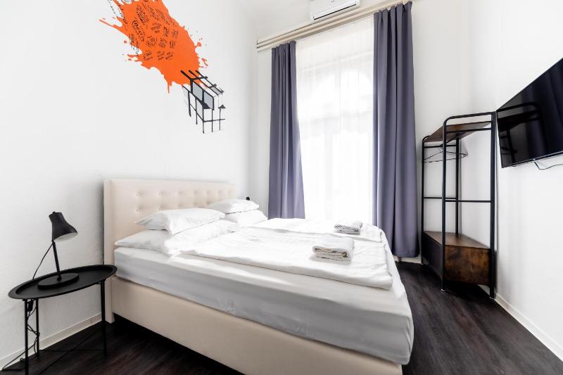 Quadruple Room with Private Bathroom image 3