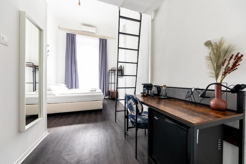 Quadruple Room with Private Bathroom image 4