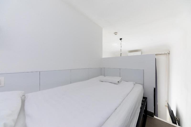 Triple Room with Private Bathroom image 3